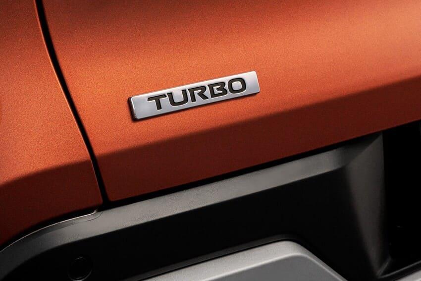 車尾追加 Turbo 銘牌作為識別。
