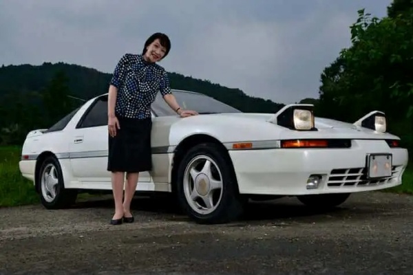 日本將迎來首位女首相！愛車竟是 Toyota 牛魔王且熱愛騎重機