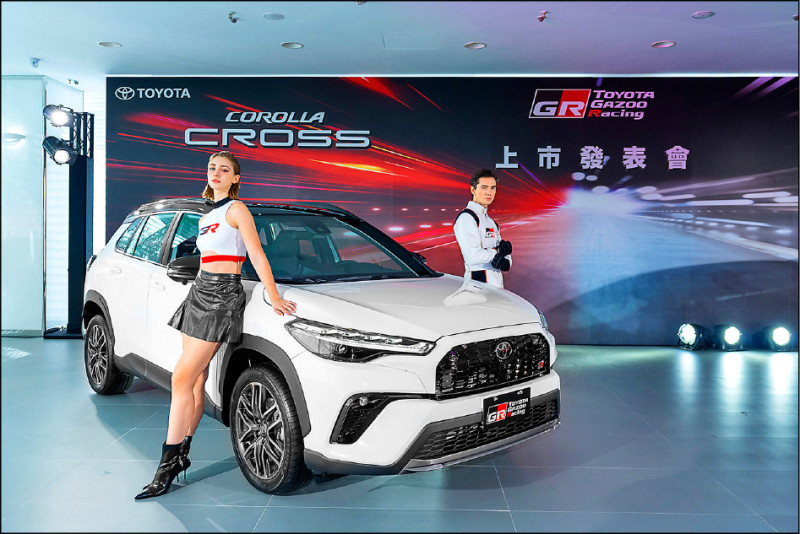 Toyota Corolla Cross GR Sport換上全新專屬運動化設計。圖為1.8油電車型。