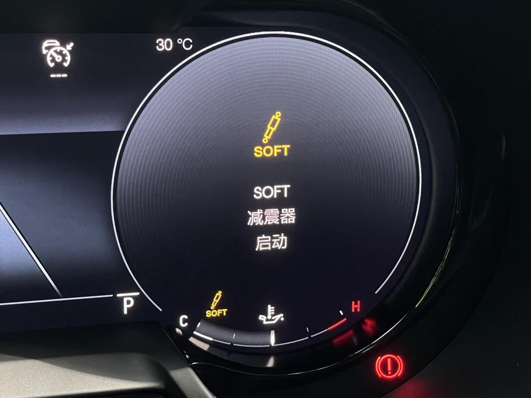 在運動模式之下可調整電子懸吊阻尼軟硬，兼顧操控性及舒適度。