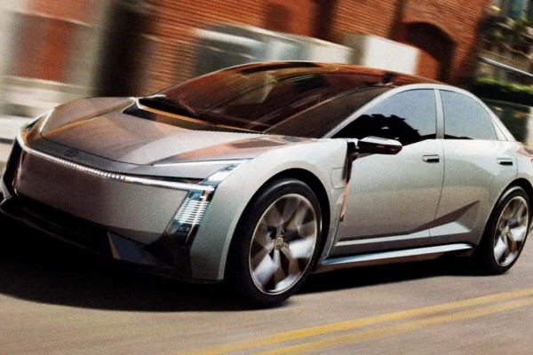 Toyota 釋出新一代 Corolla 預告！預期將搭載油電與純電雙動力