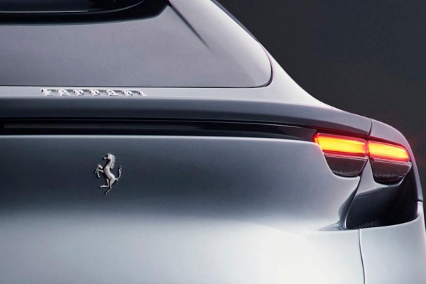 法拉利將推首款電動跨界！產品總監諷刺中國性能 EV 是笨重大象