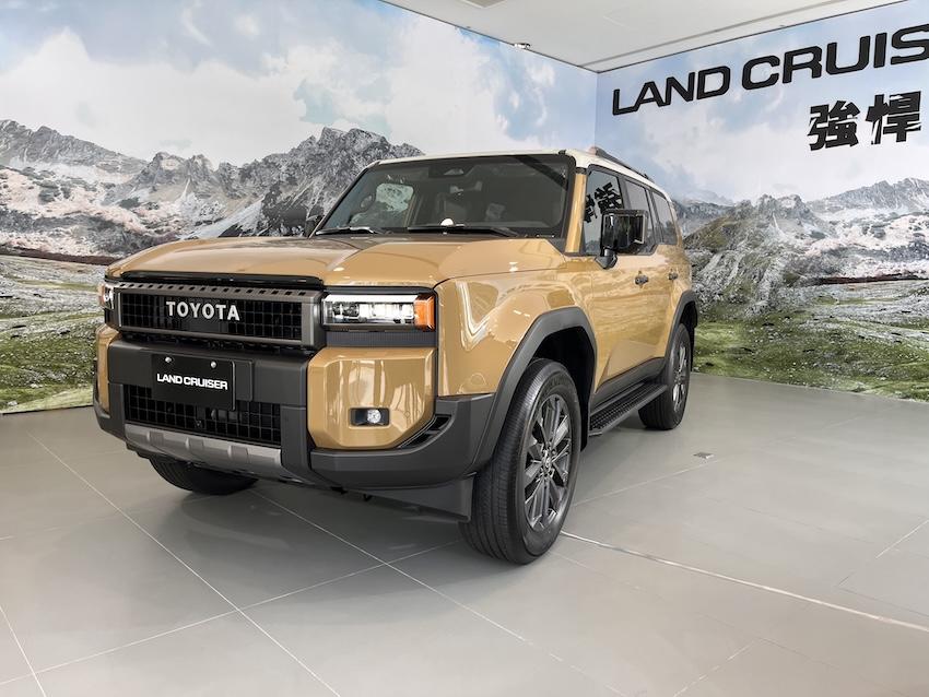 Land Cruiser 灰色頂荒野棕雙色