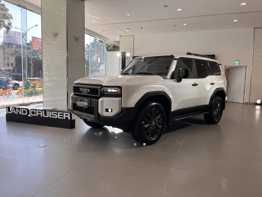 Land Cruiser 鉑鑽白