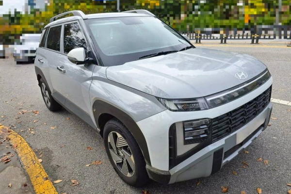 Hyundai 大改款 Venue 無偽裝現身！外型結實動感 內裝導入雙螢幕