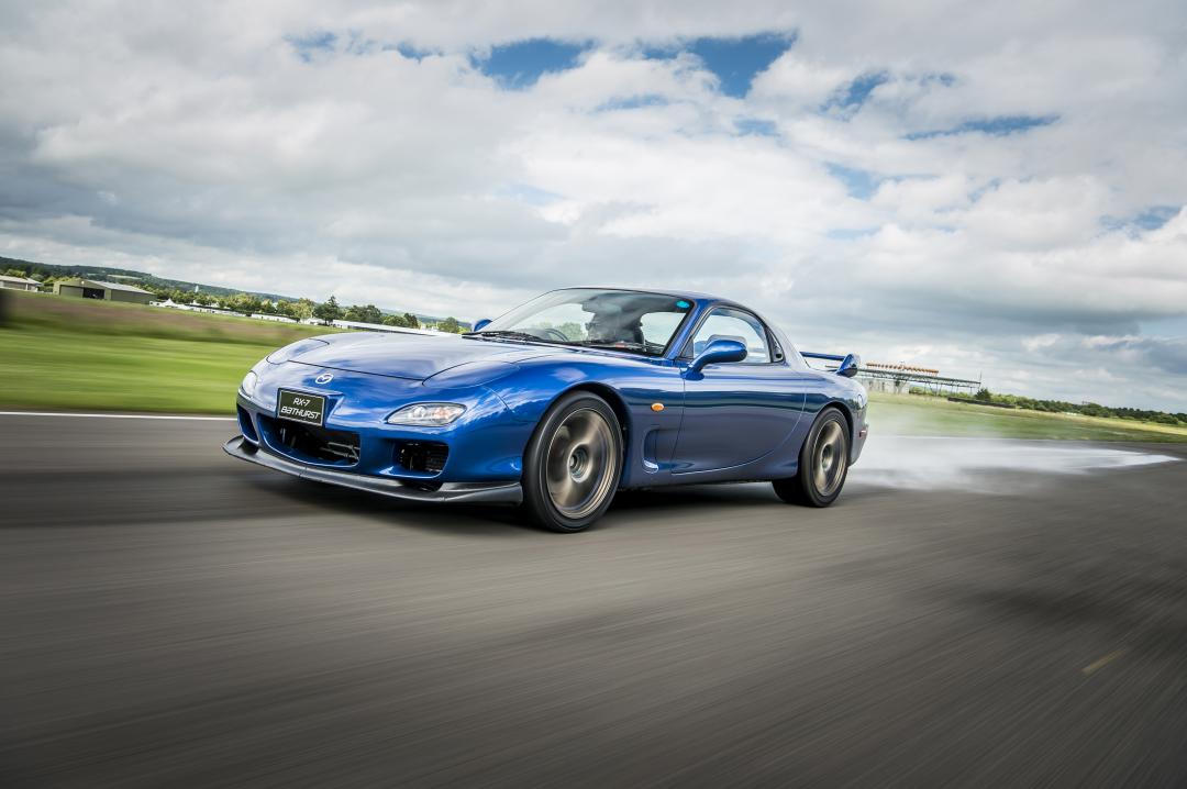 Mazda RX-7是JDM車迷的夢幻逸品，帥氣外型與雙轉子引擎都堪稱經典。