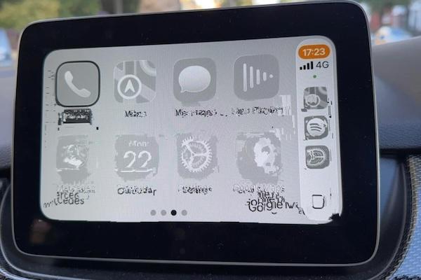 iOS 26 更新釀 Apple CarPlay 斷線潮！賓士、Ford、Honda 車主受影響