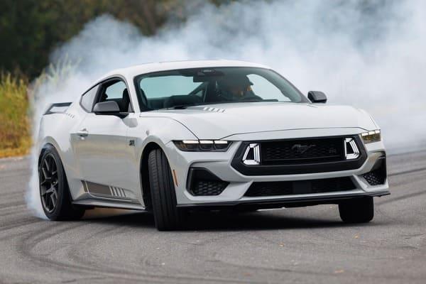 福特打造 Mustang RTR 入門級性能野馬!輕鬆享受甩尾飄移駕馭樂趣 福特打造 Mustang RTR 入門級性能野馬!輕鬆享受甩尾飄移駕馭樂趣