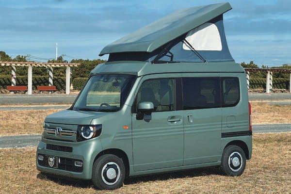 Honda 暢銷小車化身舒適露營車!掀開車頂就是床 超大空間可睡四個人 Honda 暢銷小車化身舒適露營車!掀開車頂就是床 超大空間可睡四個人