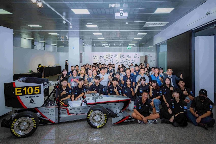 臺科大方程式賽車隊 推出第二代電動賽車 LEOPARD 02。
