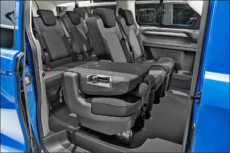 全新Caravelle座艙空間寬敞,擁有9人座布局。