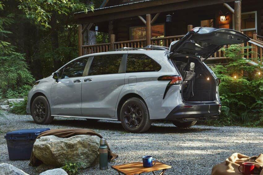 新年式 Sienna Woodland 新增冰蓋白車色。
