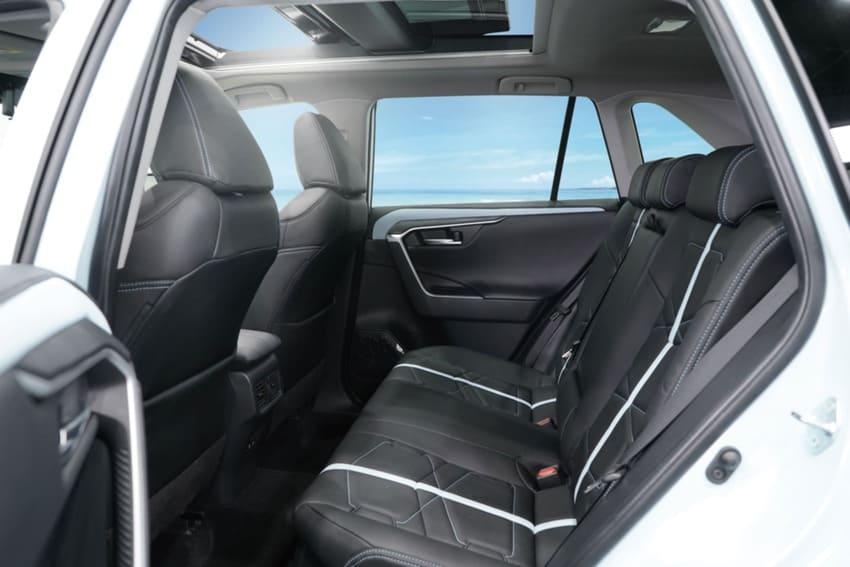 光岡限量復刻經典車款引爆話題!Toyota RAV4 換穿美式復古造型更吸睛