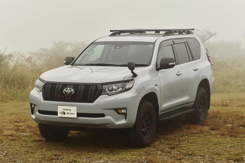 Land Cruiser Prado “Newscape” 外觀是由 The North Face 操刀,圖為水泥灰版本。