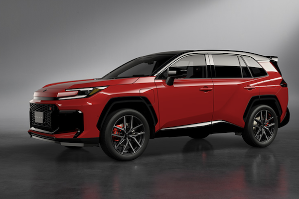 Toyota RAV4 GR Sport 實測讓外媒震驚！加速完勝 BMW M5 與 McLaren 性能車