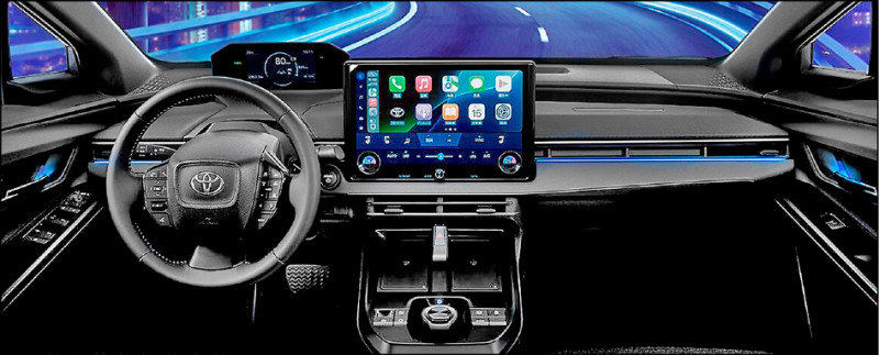 內裝在既有鋪陳基礎上以薄型儀表台強化水平延伸。