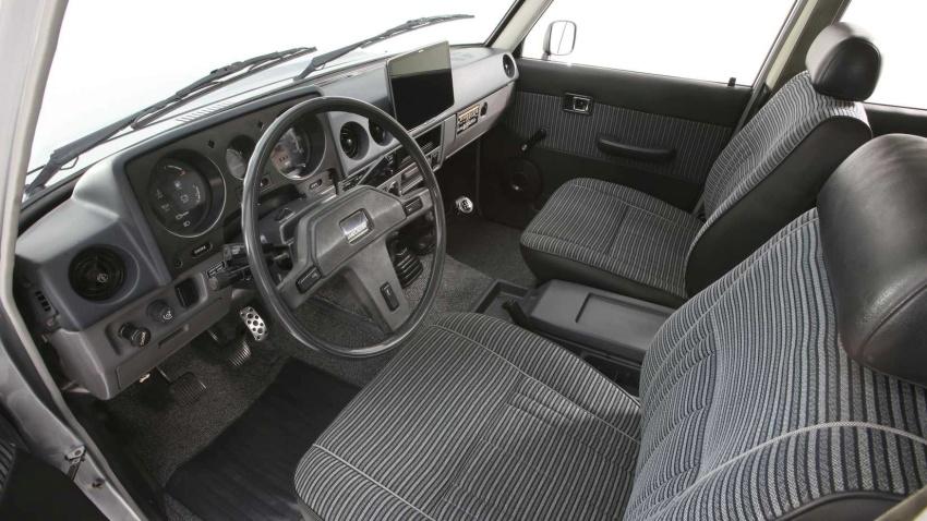 內裝保持原汁原味的鋪陳，僅導入一具觸控螢幕來操作升級的音響系統。