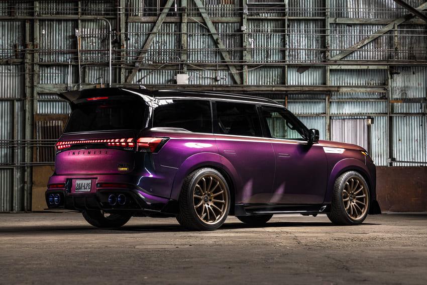 身後的大型擾流尾翼相當吸睛。