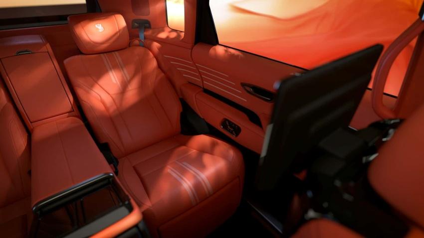 副駕駛座空間驚人，能享受頂級舒適度。