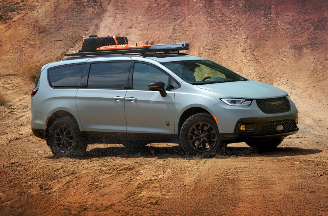 Pacifica Grizzly Peak Concept抬升前後懸吊，搭配31吋全地形輪胎，具備更好的穿越能力，輕鬆征服崎嶇道路。