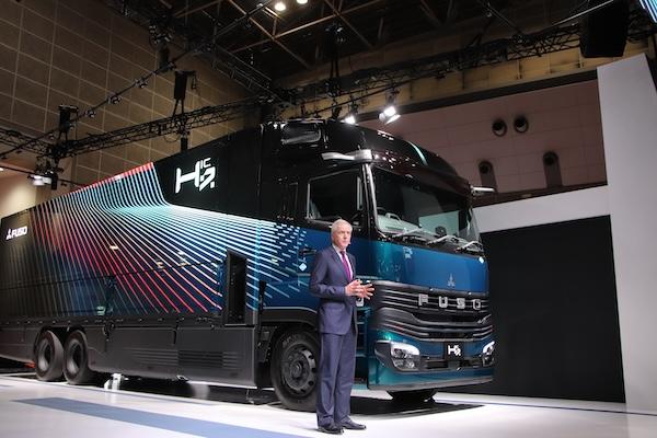 FUSO 推氫燃料電池、氫氣引擎概念卡車  續航里程上看 1200 公里
