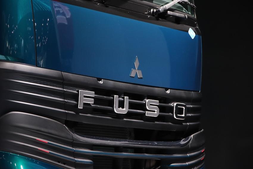 FUSO 推氫燃料電池、氫氣引擎概念卡車  續航里程上看 1200 公里