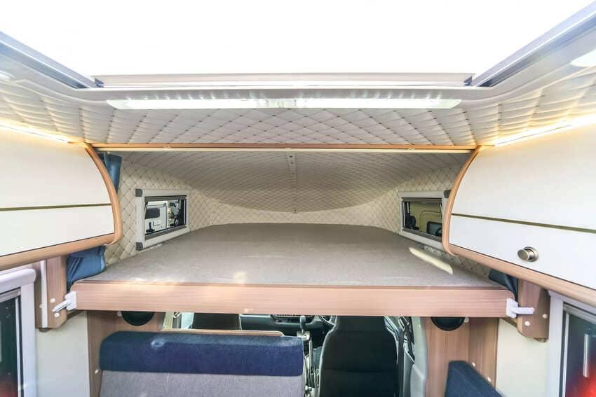 Toyota 貨卡升級豪華露營車!舒適客房帶著走 冷氣冰箱與淋浴間全都有