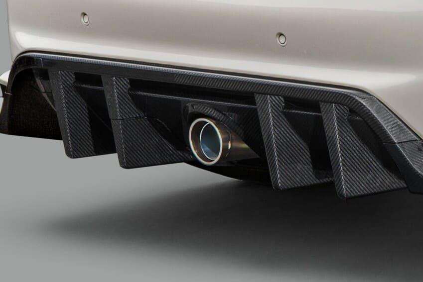 Group.B 升級套件配有中置鈦合金尾管。