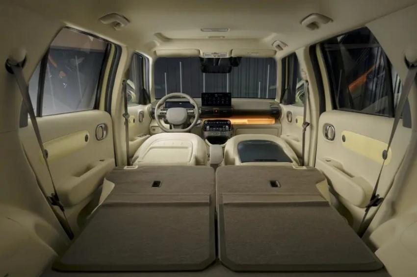 內裝導入雙 10.25 吋螢幕，並具備不俗空間表現。