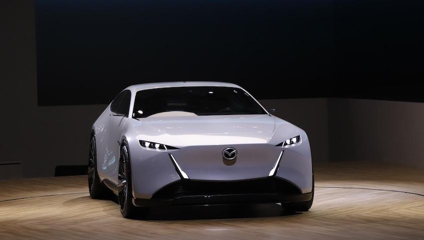 Mazda 在 2025 東京移動展，秀出最新廠徽 Logo，並使用於 Vision-X Coupe。