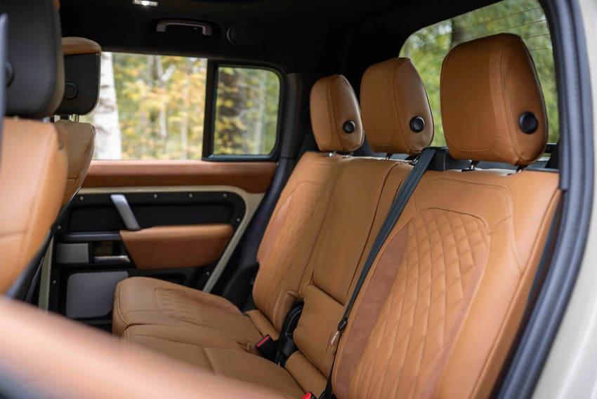 第二排仍提供三人乘坐空間確保其實用性。