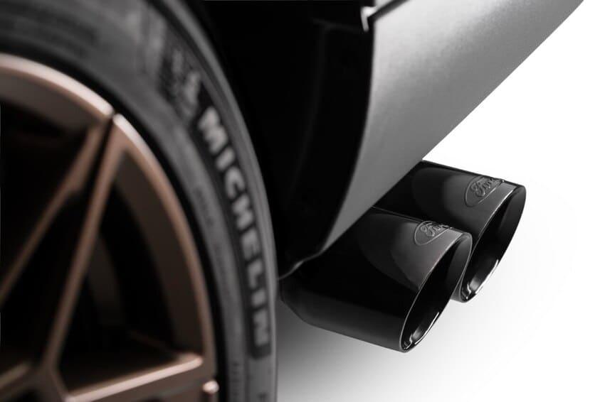 升級採用 Borla 運動化排氣尾管，能提供更渾厚的排氣聲浪。