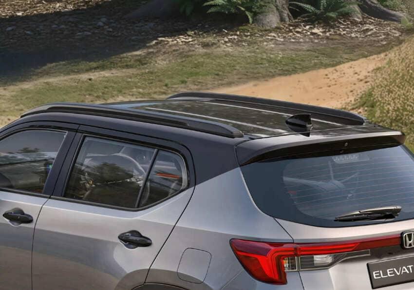 車頂與行李架皆採用亮黑色塗裝。