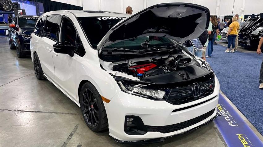 Honda Odyssey 改裝車在 SEMA 展上獲得高關注，完美詮釋 Type R 熱血風格。