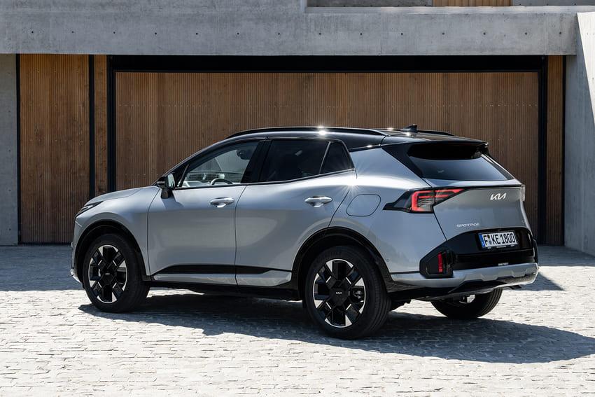 車尾更新導光條式樣展現新意。