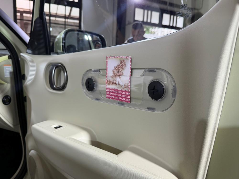 車門飾板可以自由更換。