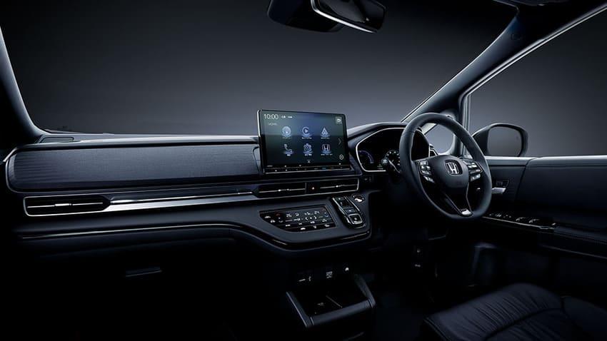 內裝同樣採用黑化風格。