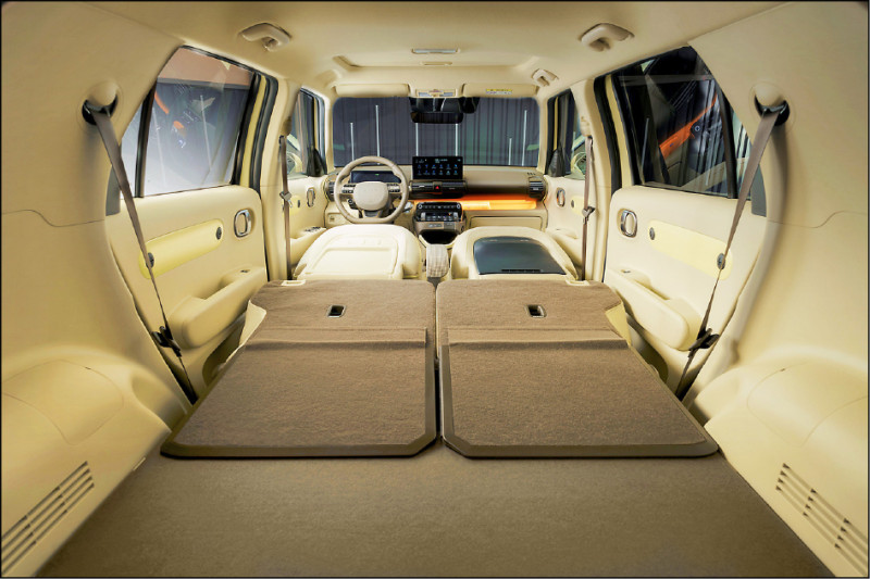 中階車型以上具備靈活座椅機能，甚至實現車內躺平，空間運用更加彈性。