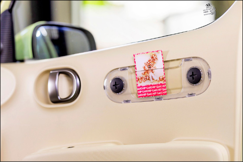 車門飾板能自由更換，讓年輕車主進一步強調個人獨特性。