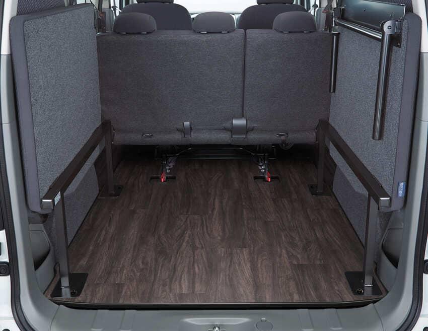 Multibed 車型後廂設有折疊式床板，展開即成為一張舒適大床。