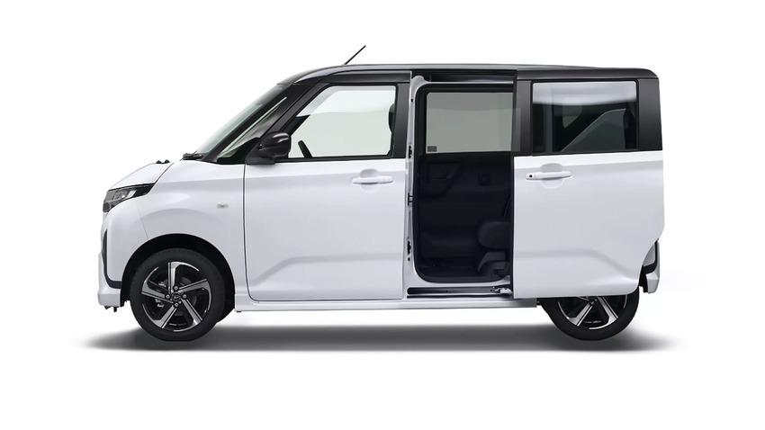 後車門改為滑門設計，讓乘客上下車更加方便。