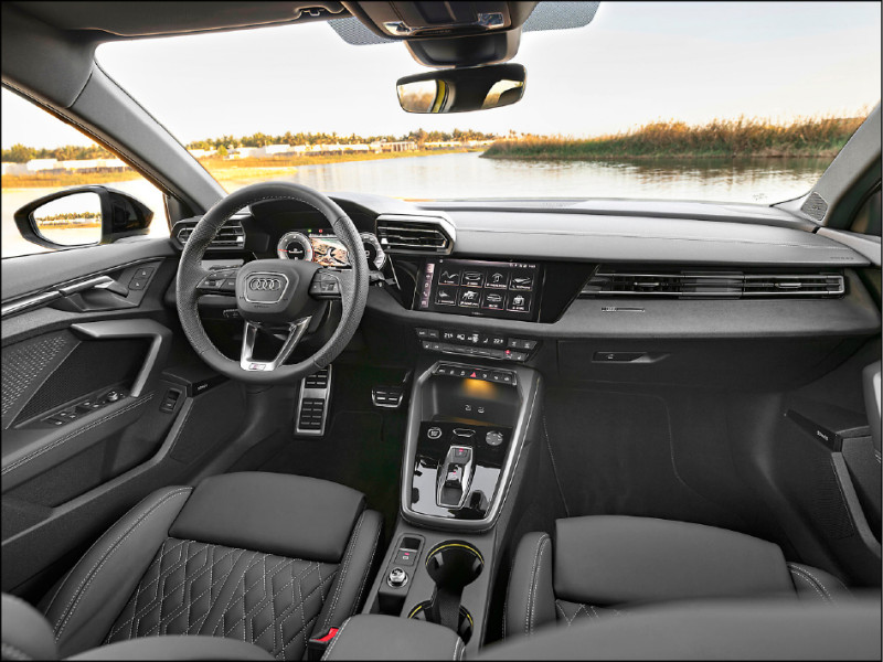 advanced進化版以上車型升級搭載12.3吋全數位儀表，強化座艙科技感。圖為S line運動版。