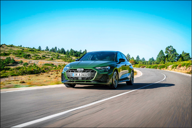 台灣奧迪宣布新年式A3 Sportback豪華掀背正式上市，售價142萬元起。圖為S line運動版。
