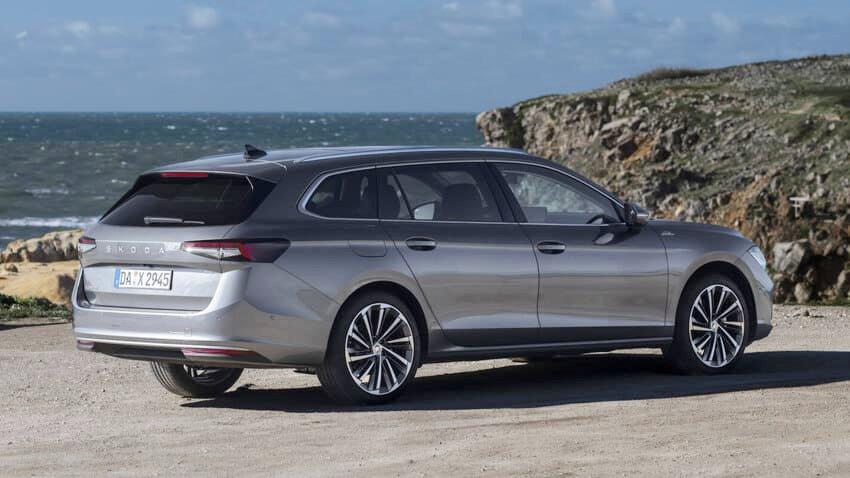 腳下 19 吋Veritate 多輻式鋁圈是 L&K 外觀亮點。