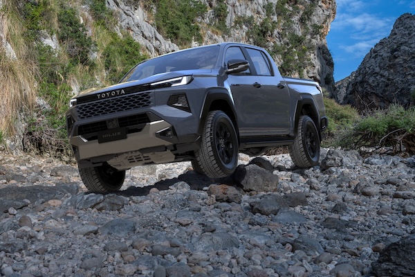 國民皮卡大進化！Toyota 全新 Hilux 發表：柴油、純電、氫能全都上