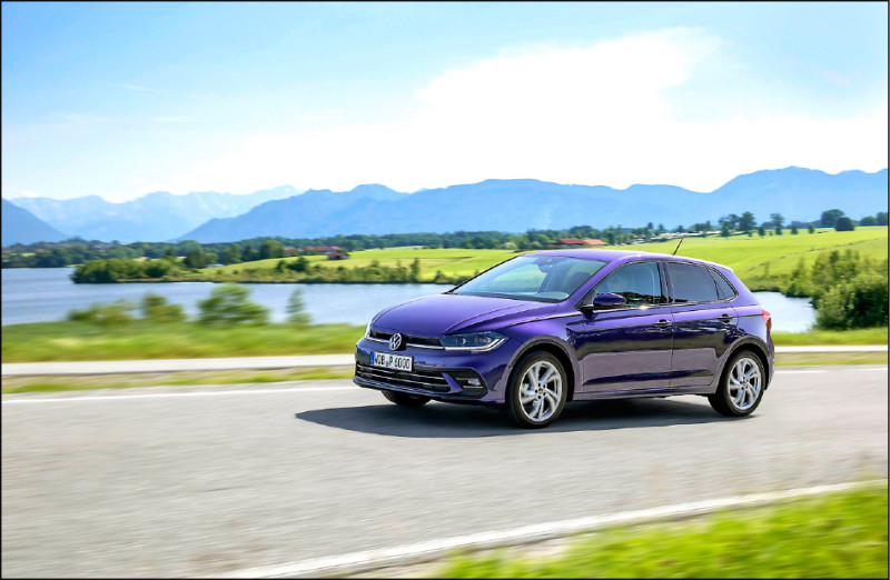 購買福斯商旅全車系並於年底前領牌，有機會抽中福斯25年式Polo 230 TSI Life掀背車。