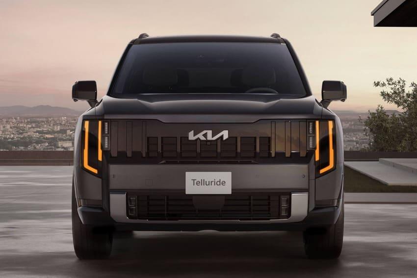 導入 Opposites United 設計語彙打造霸氣車頭造型。