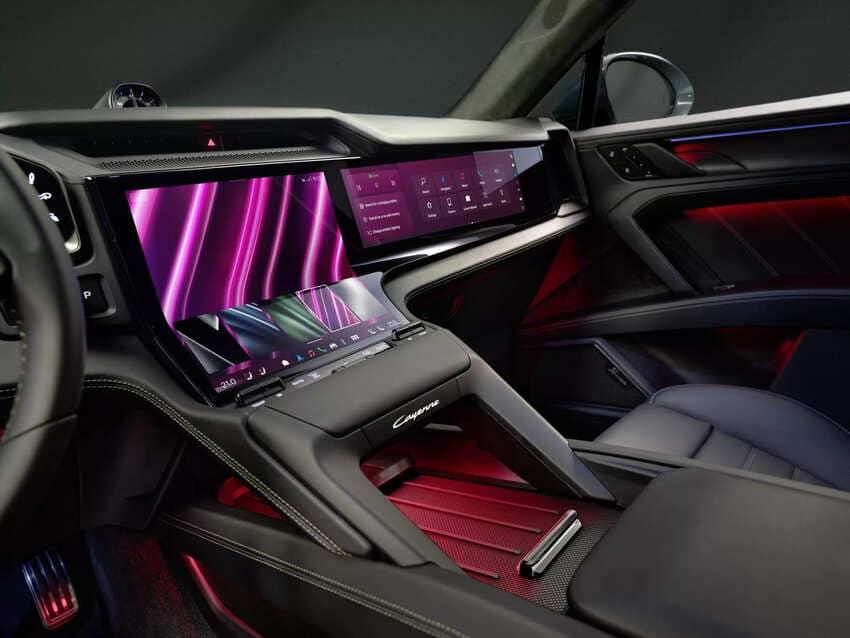 採曲面設計的大型中央觸控螢幕及可選配的 14.9 吋副駕駛座顯示螢幕是亮點所在。