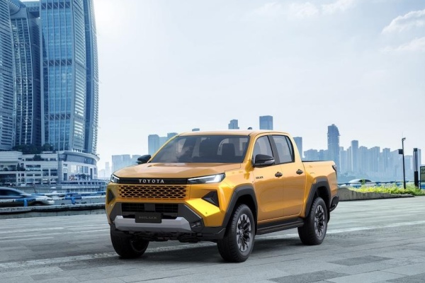 Toyota 新一代 Hilux 沿用舊平台引爭議！高層直言：可靠耐用才是真理