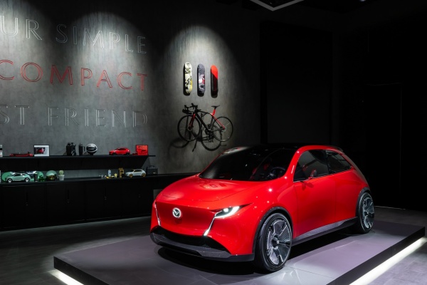 Mazda 全新概念車將是下一代馬 2 與 CX-20 雛形！極簡車室有望沿用